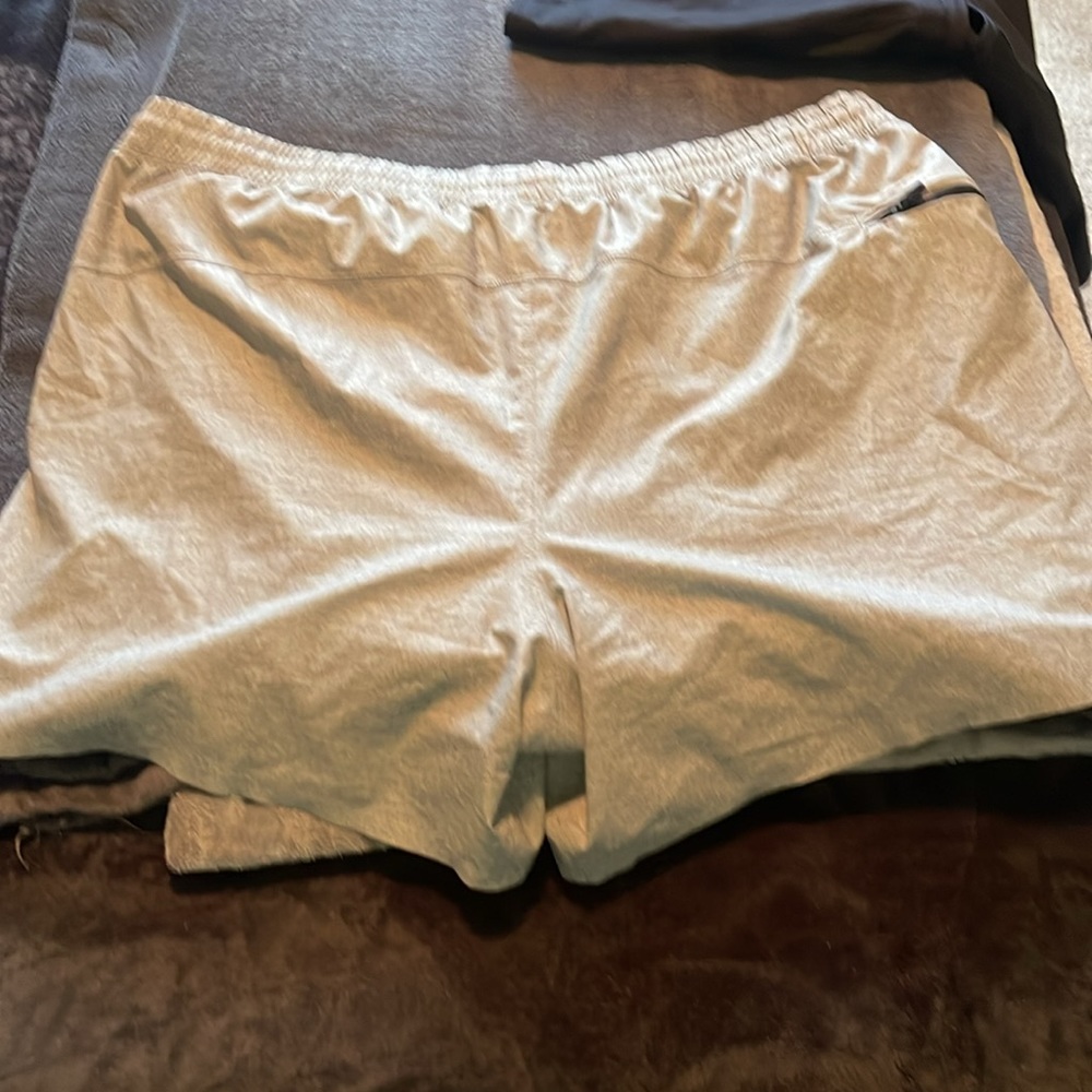 Shorts - Picture 2 of 4